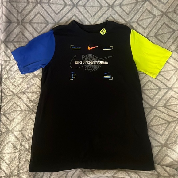 Nike Other - Nike sportswear boys size xl T-shirt. Print on front and back. Blue black green